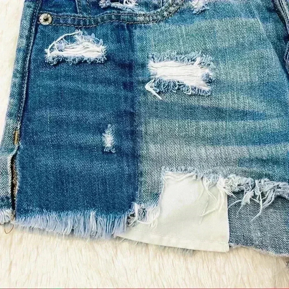 American Eagle Highrise Festival Patchwork Distressed Frayed Denim Short‎ Size 2